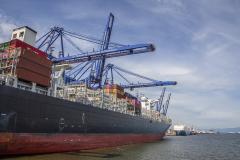 A navegação de cabotagem, feita entre portos de um mesmo país, é importante para a economia nacional. Por isso, nos portos do Paraná, as taxas cobradas para esta modalidade são até 50% menores. Neste ano, cerca de 1,18 milhão de toneladas de cargas foram movimentadas pelo Porto de Paranaguá, com destino à outros estados brasileiros.