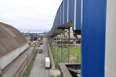 No próximo mês, o terminal se integra ao Corredor de Exportação Oeste, no novo berço 201. O armazém tem capacidade estática de 55 mil toneladas e a capacidade de expedição, na correia transportadora, é de 2 mil toneladas/hora. O investimento privado é de R$ 100 milhões. Compartilhar