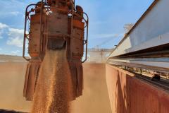 Números divulgados pela empresa pública Portos do Paraná mostram alta de 8% em relação ao recorde anterior (de 2019) e confirmam o melhor ano das exportações paranaenses. Compartilhar