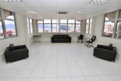 Visando dar mais conforto a quem opera e trabalha no porto de Paranaguá, acompanhantes ganham sala de espera e mulheres banheiros exclusivos na faixa portuária