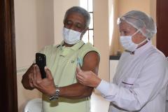 Antonina, Paranaguá e São José dos Pinhais foram os municípios contemplados com as doses. O secretário de Estado da Saúde, Beto Preto, acompanhou o início da imunização destes profissionais no Centro de Vacinação de Paranaguá.