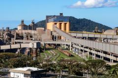 A participação do modal ferroviário no transporte dos produtos, nos sete meses deste ano, está 29,5% maior do que o mesmo período de 2020. No ano passado, das 33,3 milhões de toneladas importadas e exportadas, 14,9% (4,97 milhões de toneladas) foram transportadas em trens.   