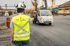 Abordagem alertou infratores sobre a segurança no trânsito do Porto de Paranaguá; monitoramento será contínuo 