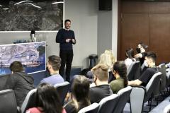 Importância dos portos e dos trabalhadores portuários do Paraná é tema de palestra a estudantes 