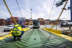 A operação é um marco para o exportador que começa a atender um contrato que prevê a entrega de 472 veículos.