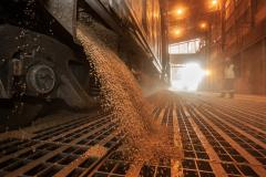 A participação do modal ferroviário no transporte de cargas pelos portos do Paraná foi maior no último mês de janeiro. Em comparação com os mesmos 31 dias do ano passado, o aumento observado foi de 63%. No primeiro mês deste ano, 569.559 toneladas chegaram ou saíram em vagões. O volume equivale a 13,7% do total movimentado no período.