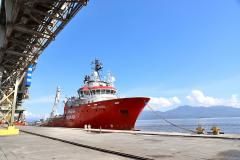 Embarcação de apoio de empresa norueguesa atraca no Porto de Paranaguá