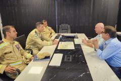 A empresa pública Portos do Paraná recebeu em sua sede administrativa, nesta terça-feira (14), a visita do novo comando do 8º Grupamento de Bombeiros, major Fabrício Frazatto dos Santos, responsável pelos sete municípios do Litoral. Ele colocou a instituição à disposição da administração portuária.