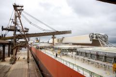 Navio de velas metálicas, Pyxis Ocean começa embarque de 63 mil toneladas em Paranaguá