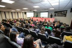 Especialistas em saúde realizam palestra sobre outubro rosa na Portos do Paraná