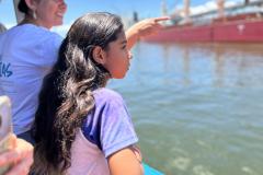 Alunos premiados do Porto Escola navegam pela Baía de Paranaguá