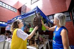 Alunos dos cursos de artesanato e gastronomia da Portos do Paraná participam de feira no SESC