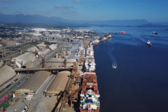 Porto de Paranaguá é a principal estrutura de escoamento das exportações paranaenses