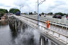 Portos do Paraná realiza limpeza da Ponte dos Valadares para ação artística