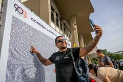 Em contagem regressiva, atletas garantem os últimos kits na véspera da 3ª Corrida do Porto