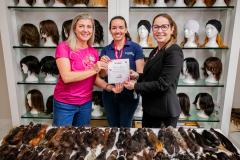 Portos do Paraná entrega mechas de cabelo doadas por colaboradores no Outubro Rosa