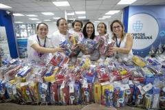 Portos do Paraná entrega primeiros kits da campanha Páscoa para Todos