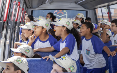 Alunos em atividade de visita ao Porto.