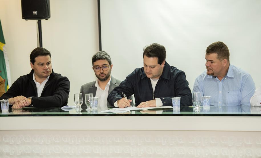 Autorizadas as obras de reparo e melhoria em trapiches na Ilha do Mel. São as estruturas de Encantadas e Nova Brasília. Contratação inclui o fornecimento de todo o material, mão de obra, equipamentos e ferramentas.