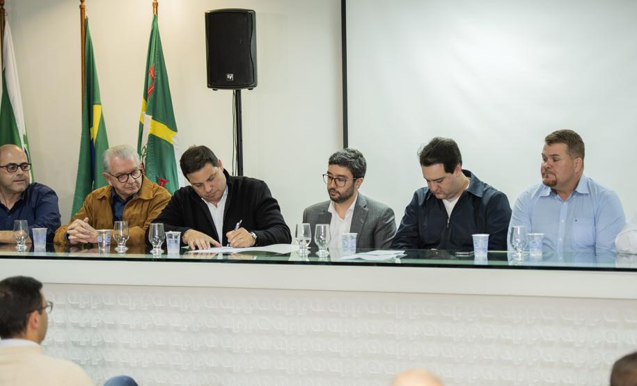 Autorizadas as obras de reparo e melhoria em trapiches na Ilha do Mel. São as estruturas de Encantadas e Nova Brasília. Contratação inclui o fornecimento de todo o material, mão de obra, equipamentos e ferramentas.