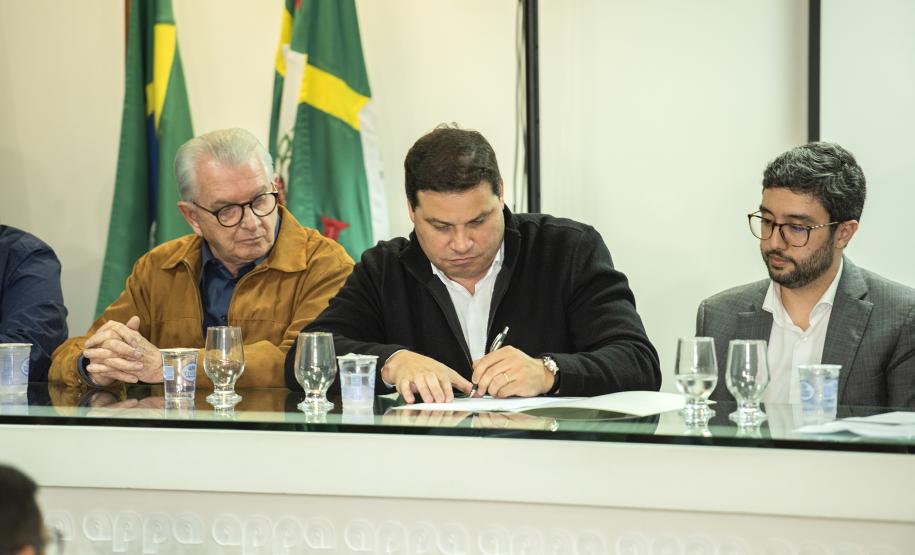 Autorizadas as obras de reparo e melhoria em trapiches na Ilha do Mel. São as estruturas de Encantadas e Nova Brasília. Contratação inclui o fornecimento de todo o material, mão de obra, equipamentos e ferramentas.