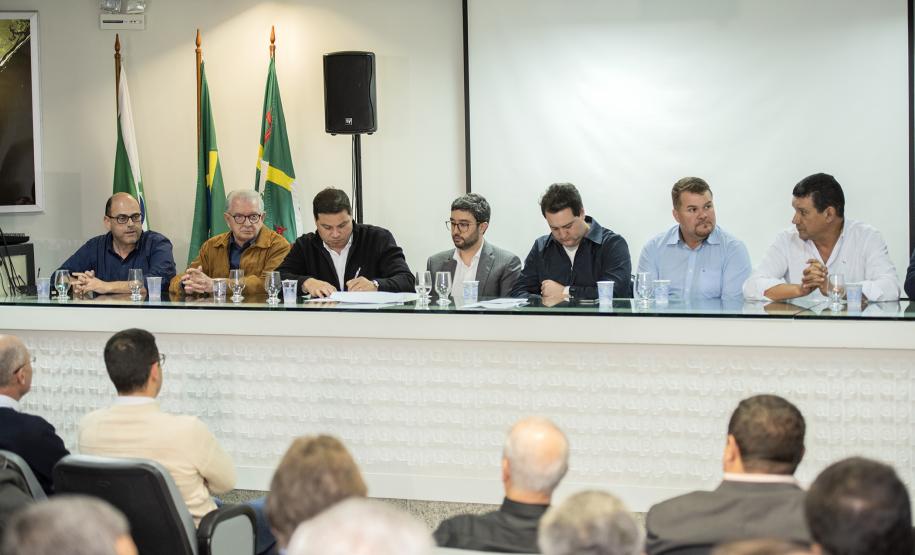 Autorizadas as obras de reparo e melhoria em trapiches na Ilha do Mel. São as estruturas de Encantadas e Nova Brasília. Contratação inclui o fornecimento de todo o material, mão de obra, equipamentos e ferramentas.