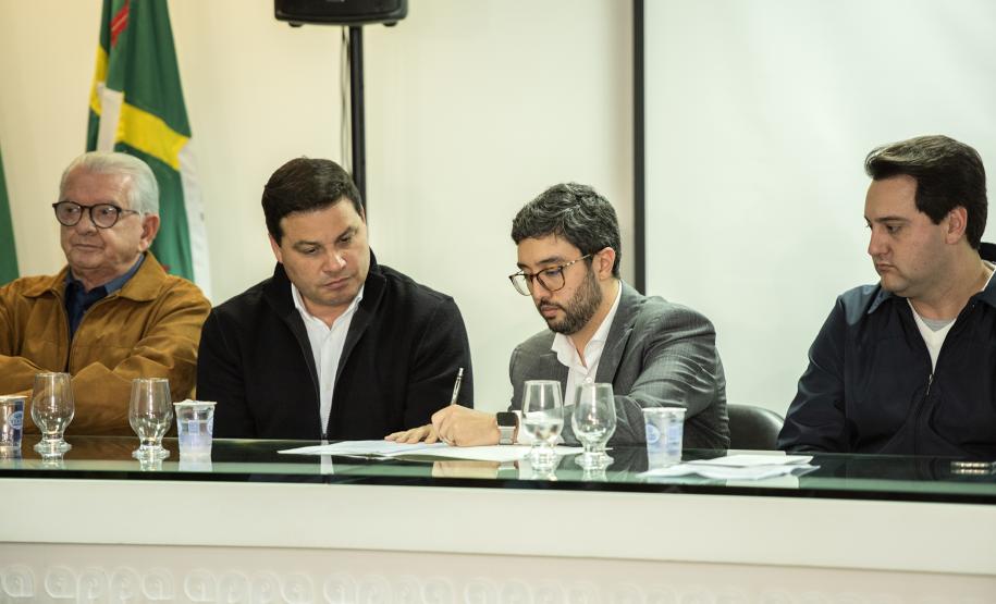 Autorizadas as obras de reparo e melhoria em trapiches na Ilha do Mel. São as estruturas de Encantadas e Nova Brasília. Contratação inclui o fornecimento de todo o material, mão de obra, equipamentos e ferramentas.