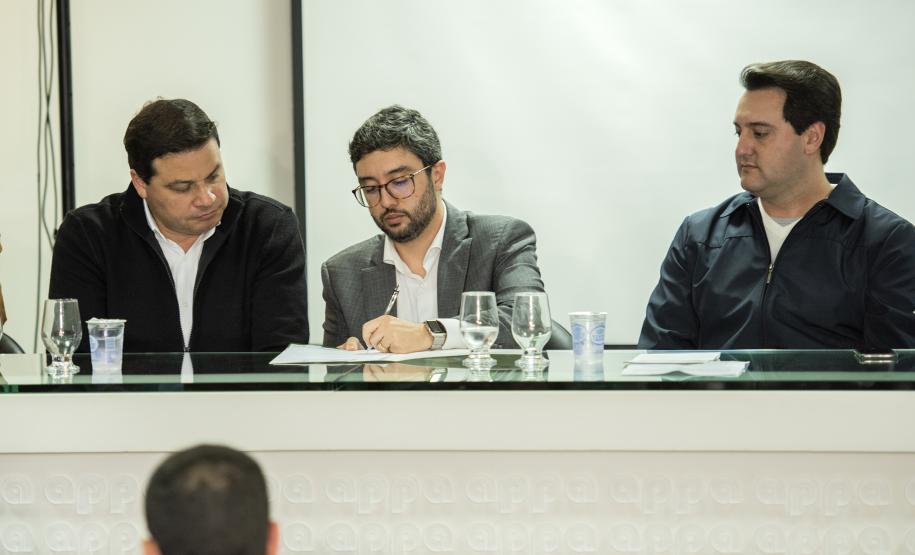 Autorizadas as obras de reparo e melhoria em trapiches na Ilha do Mel. São as estruturas de Encantadas e Nova Brasília. Contratação inclui o fornecimento de todo o material, mão de obra, equipamentos e ferramentas.