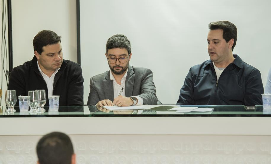 Autorizadas as obras de reparo e melhoria em trapiches na Ilha do Mel. São as estruturas de Encantadas e Nova Brasília. Contratação inclui o fornecimento de todo o material, mão de obra, equipamentos e ferramentas.