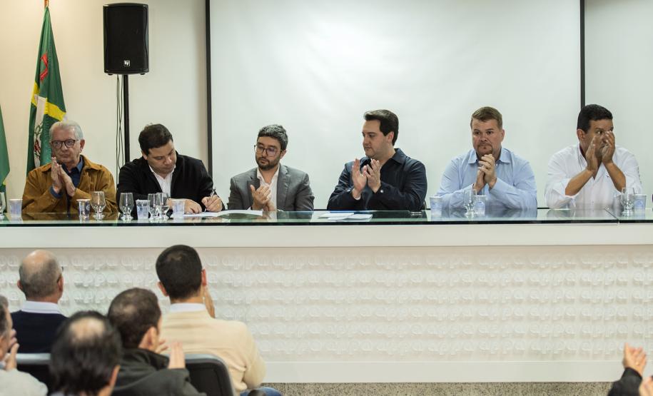 Autorizadas as obras de reparo e melhoria em trapiches na Ilha do Mel. São as estruturas de Encantadas e Nova Brasília. Contratação inclui o fornecimento de todo o material, mão de obra, equipamentos e ferramentas.