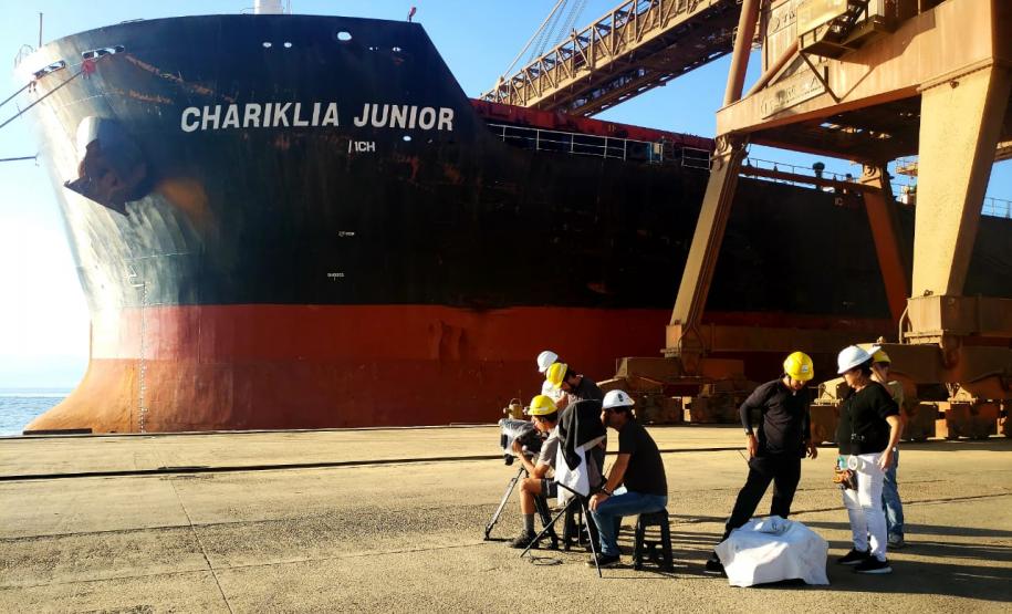 Documentário grava cenas no cais do Porto de Paranaguá