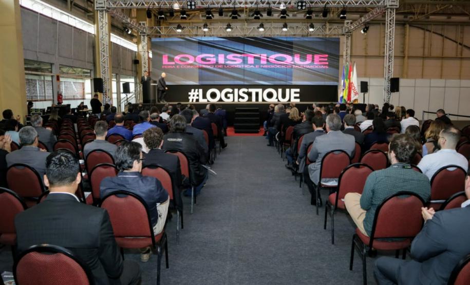 Temas como descentralização, arrendamento da Klabin e investimento no Corredor de Exportação tornaram o estande o mais visitado da feira no 1º dia