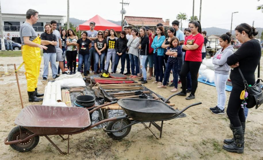 Curso promovido pela Diretoria de Meio Ambiente, em parceria com a empresa responsável pela Defesa Ambiental dos Portos paranaenses, atende 50 moradores da Ponta da Pita.