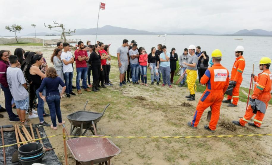 Curso promovido pela Diretoria de Meio Ambiente, em parceria com a empresa responsável pela Defesa Ambiental dos Portos paranaenses, atende 50 moradores da Ponta da Pita.