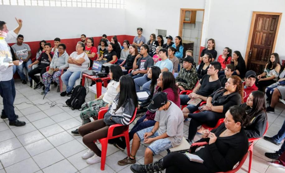 Curso promovido pela Diretoria de Meio Ambiente, em parceria com a empresa responsável pela Defesa Ambiental dos Portos paranaenses, atende 50 moradores da Ponta da Pita.