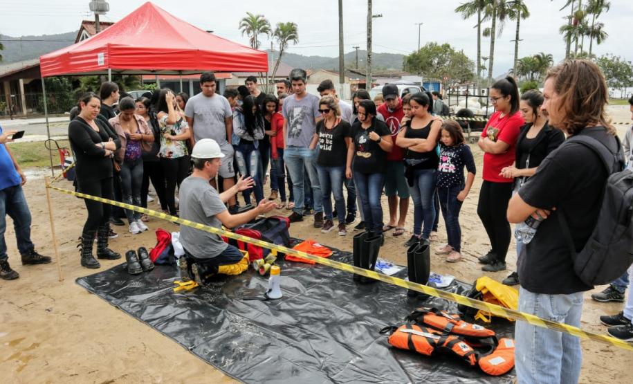 Curso promovido pela Diretoria de Meio Ambiente, em parceria com a empresa responsável pela Defesa Ambiental dos Portos paranaenses, atende 50 moradores da Ponta da Pita.