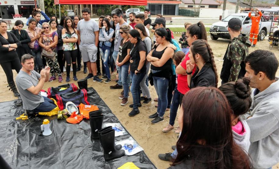 Curso promovido pela Diretoria de Meio Ambiente, em parceria com a empresa responsável pela Defesa Ambiental dos Portos paranaenses, atende 50 moradores da Ponta da Pita.