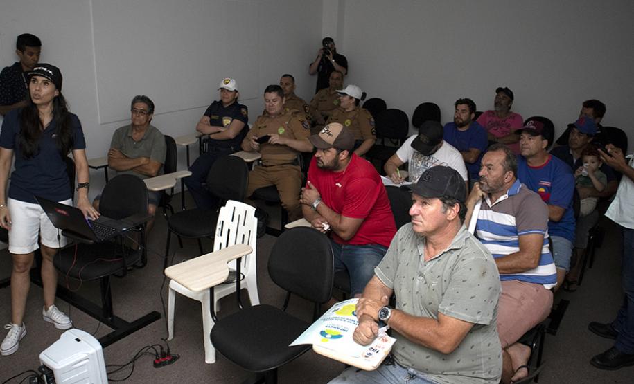 Evento atendeu cerca de 180 caminhoneiros no Pátio de triagem do Porto de Paranaguá. Foram ofertados serviços gratuitos como vacinação, medição de pressão e diabetes, corte de cabelo, orientação espiritual e palestras sobre trânsito e segurança.