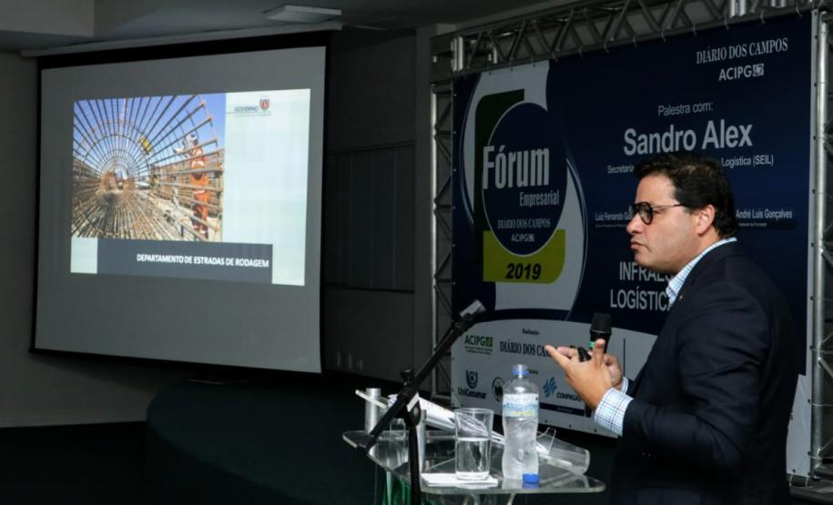 Evento na noite de segunda-feira (9) apresentou obras e projetos para empresários e produtores dos Campos Gerais.