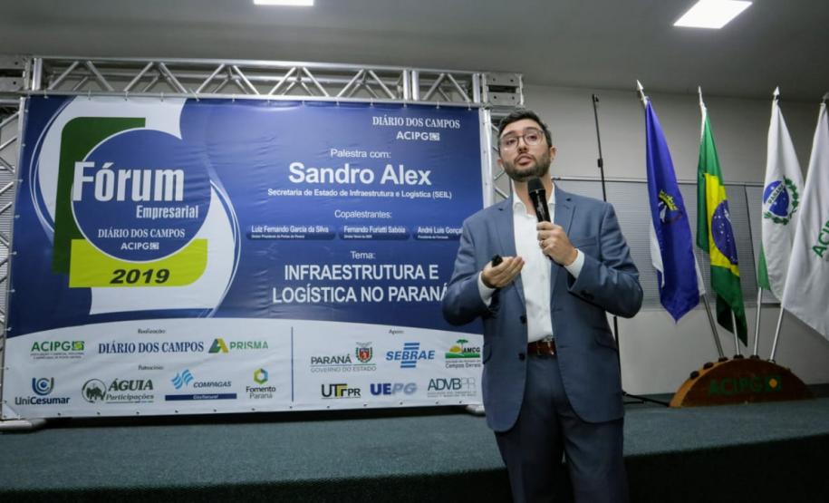 Evento na noite de segunda-feira (9) apresentou obras e projetos para empresários e produtores dos Campos Gerais.