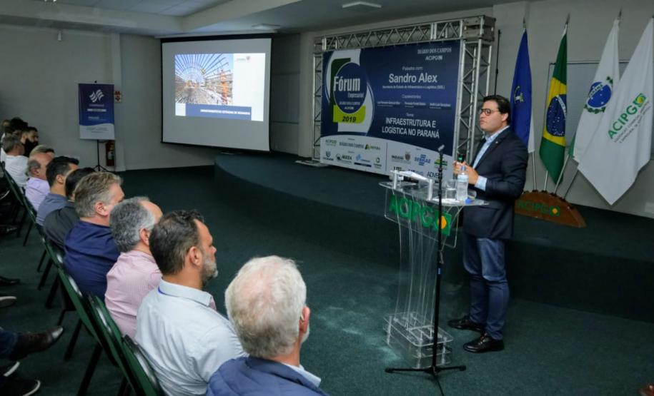 Evento na noite de segunda-feira (9) apresentou obras e projetos para empresários e produtores dos Campos Gerais.