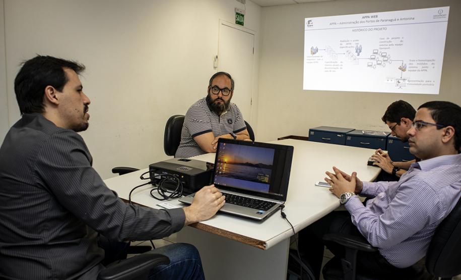 Porto de Suape estuda adotar gestão dos Portos do Paraná