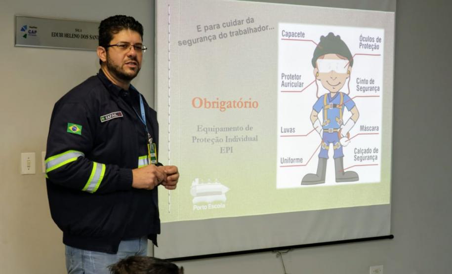 Projeto auxilia crianças a entenderem a dimensão, a realidade e a importância das atividades portuárias, assim como a relação do porto com a cidade