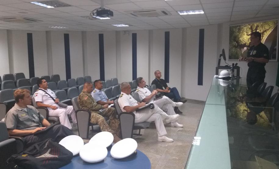 Representantes das forças armadas de três países visitam o Porto