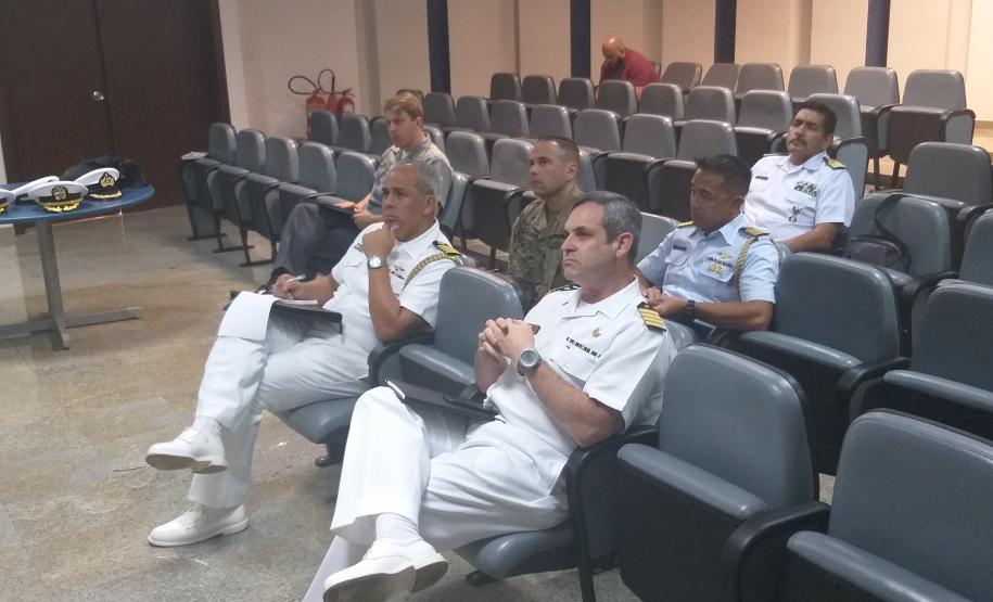 Representantes das forças armadas de três países visitam o Porto