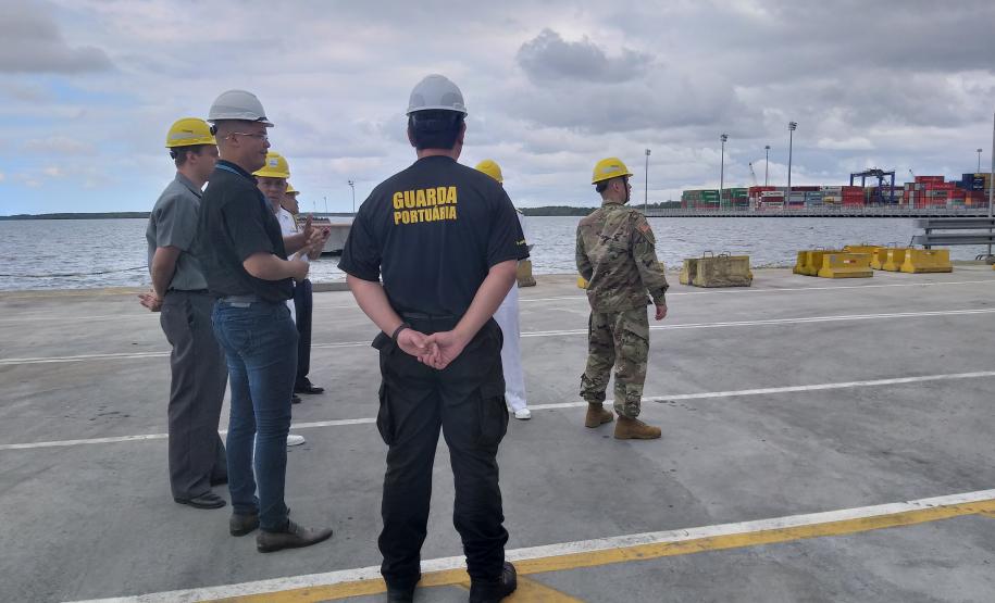 Representantes das forças armadas de três países visitam o Porto