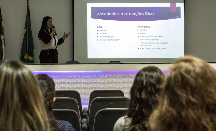Psicóloga faz palestra às mulheres da Portos do Paraná