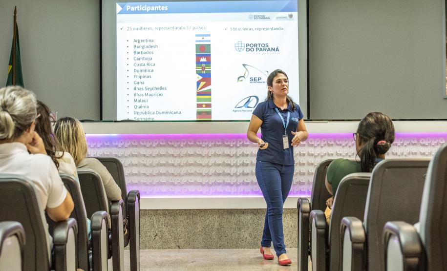 Ontem (17), uma temática bem específica foi tratada pela bióloga Jaqueline Dittrich, analista portuária da Diretoria de Meio Ambiente da empresa.