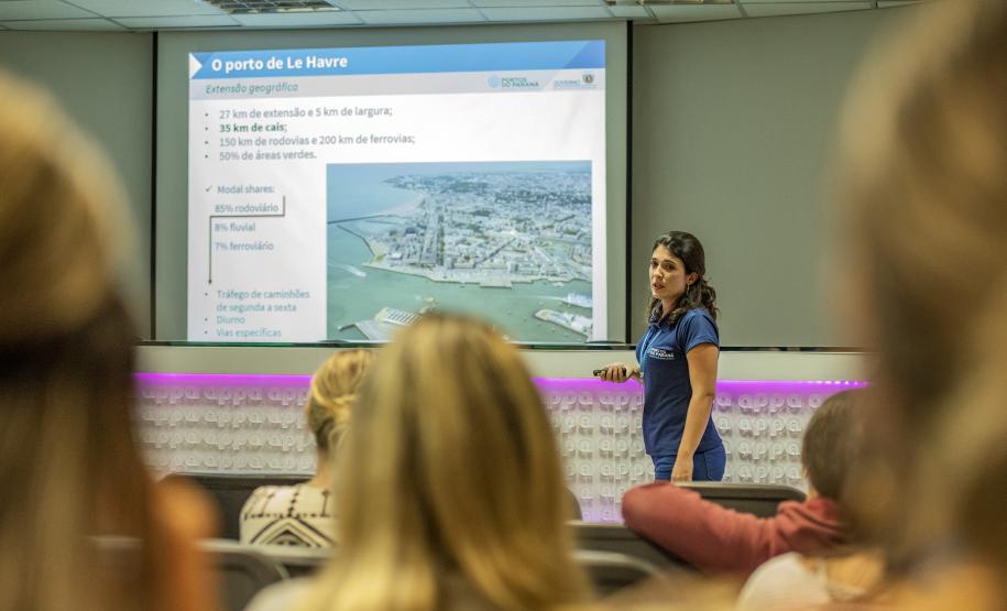 Ontem (17), uma temática bem específica foi tratada pela bióloga Jaqueline Dittrich, analista portuária da Diretoria de Meio Ambiente da empresa.