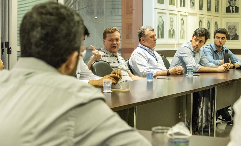 A empresa Portos do Paraná pretende aproveitar os investimentos do projeto de modernização para explorar toda a produtividade do complexo de exportação de soja, milho e farelo. O objetivo é elevar a produtividade para reduzir o tempo de operação, aumentar a rotatividade das embarcações e diminuir o custo de toda a cadeia.